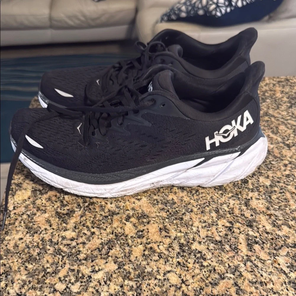 Hoka Clifton 8 Black Athletic Shoes - Picture 2 of 10